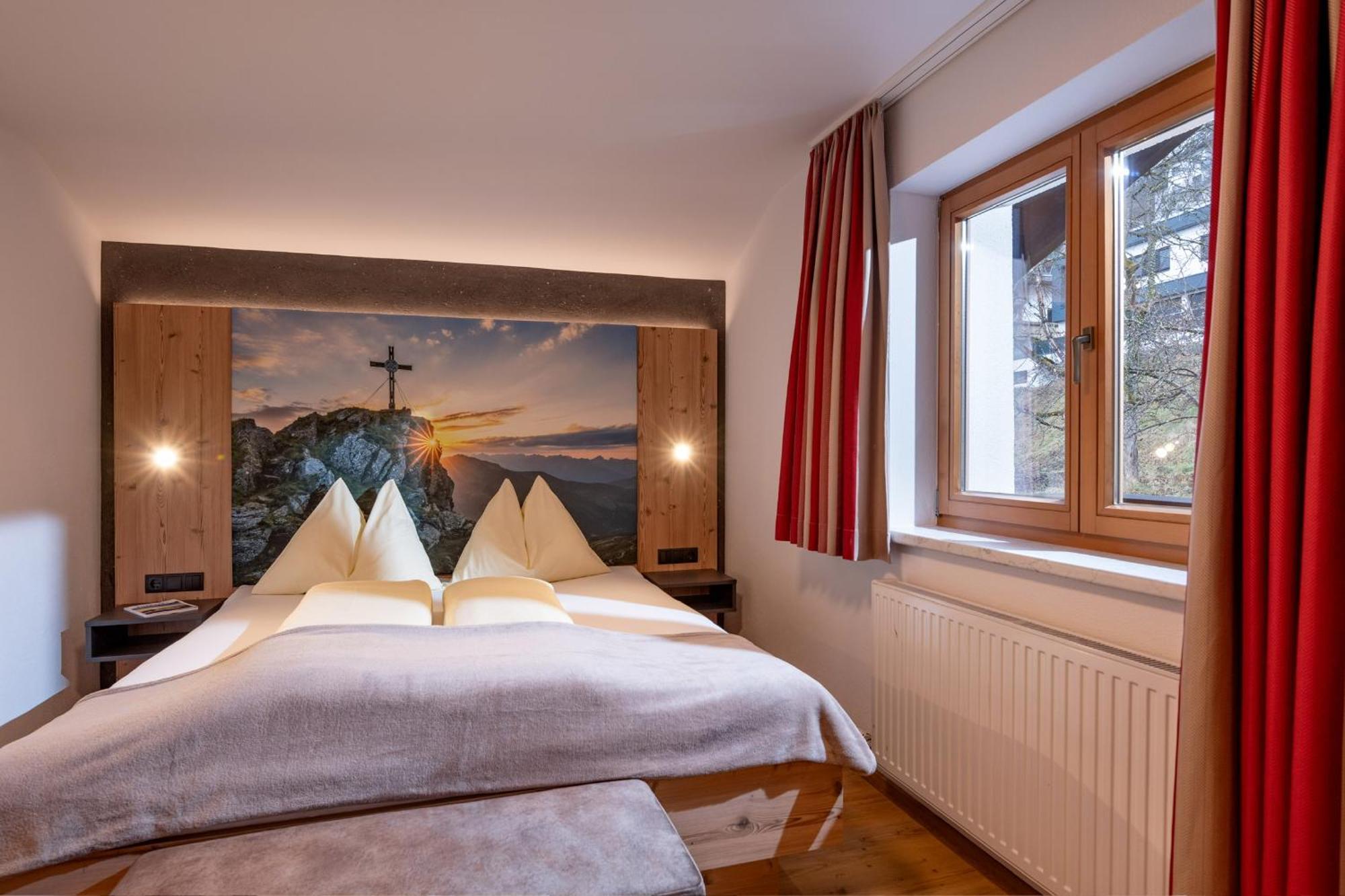 Das Sonnleiten Ski- Und Motorradhotel Bruck Im Zillertal Bruck am Ziller Exterior photo